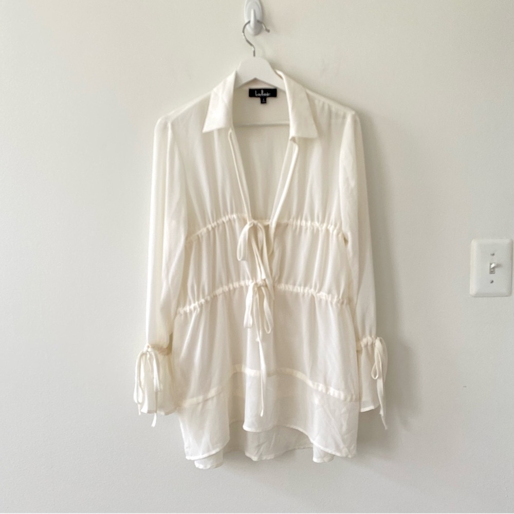 Lulu’s Women’s Tie-front and Sleeve Detail Top